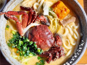 ズガニが丸ごとのった「ズガニうどん」1780円