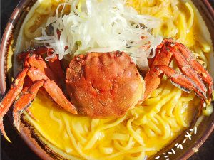 「ズガニラーメン」2280円。カニ味噌×ご当地の味噌でものすごく濃厚［食楽web］