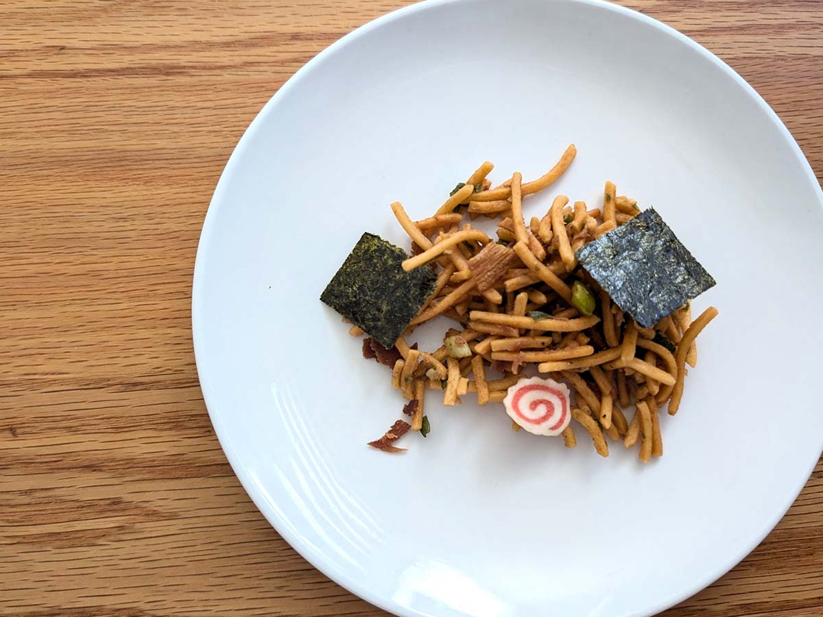 「東京醤油」の中身。トッピングも本格的!