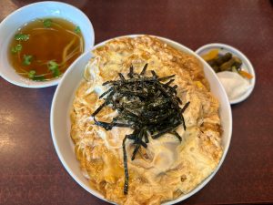中華屋なのにカツ丼がウマい！ 西新宿の老舗町中華『登喜和』のカツ丼が人気の理由