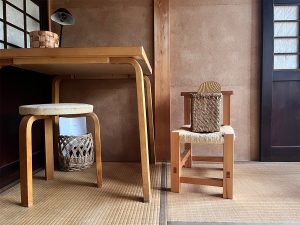 今回、購入した「くるみ籠」。椅子にちょこんとのった様子も素敵