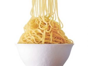 『パティスリー・リーモ』の「スノーモンブランパフェ」1281円。提供：10月23日～28日