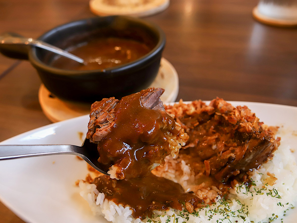 個人的にカレーに入っていた牛肉史上最大級のサイズ感［食楽web］