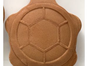屋号である「亀」を模したどら焼き