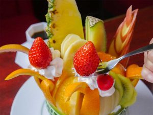 メニューにないのに名物!? 一度は食べたい蒲田・純喫茶『チェリー』の巨大な“プリンアラモード”