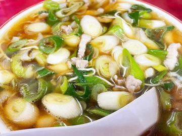 秩父の隠れ名物！絶品ネギたっぷりラーメン『珍達そば』で味わう極上の一杯