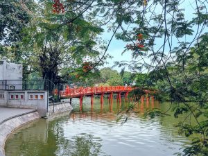 ホアンキエム湖畔[食楽web]