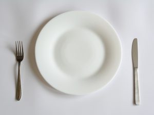 「これでデート台無し！」レストランでの恥ずかしい失敗エピソード集【実話】