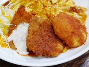 右からクリームコロッケ、ヘレカツ、エビフライ ［食楽web］