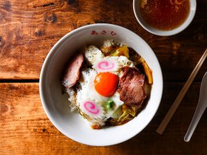人生で一度は食べておきたい。100年続く浅草の老舗町中華『あさひ』の「中華丼」