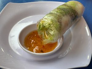 ぎゅうぎゅうに具材が詰まった生春巻き［食楽web］