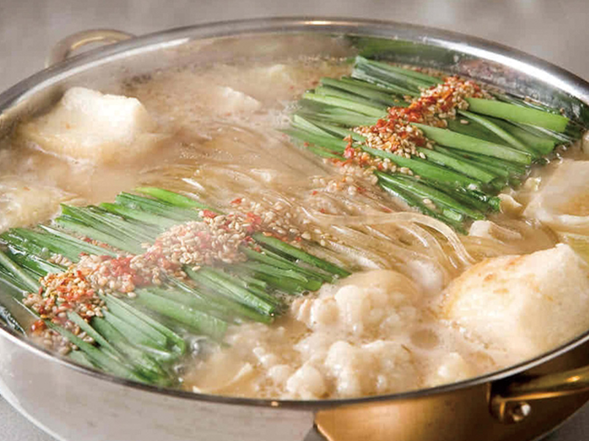 『博多もつ処浜や』の「博多もつ鍋(醤油)」1人前 2200円