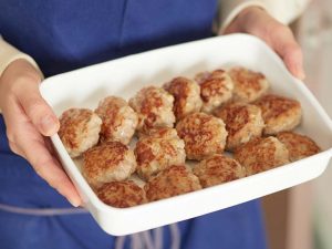 【週末の作り置き】隠し味で格上げ！ 東京ソロごはん。の“つくおき”おかず「れんこんつくね」