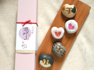 思わず指で押してぷにゅぷにゅとやってみたくなる肉球まんじゅう
