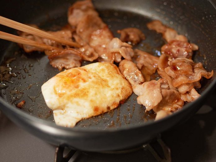 豚肉をカリカリに焼くとお好み焼き感アップ！  ［食楽web］
