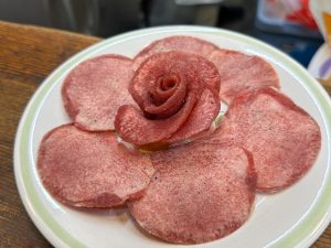 盛り付けにもこだわる牛タン