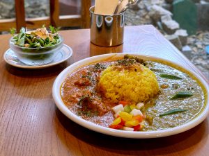大阪にチャイを広めた老舗カフェ！『カンテグランデ』で楽しむ本格スパイスカレーと心弾む空間