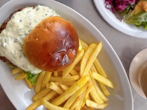 ドラマのロケ地巡り！仙川で人気のカフェ『LARGO』、安藤忠雄ストリートで極上ランチ