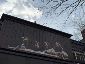 店の至るところにビートルズが［食楽web］