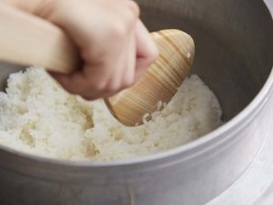 炊き立てのごはんの味は格別。オリジナルブレンド米は店舗でも販売