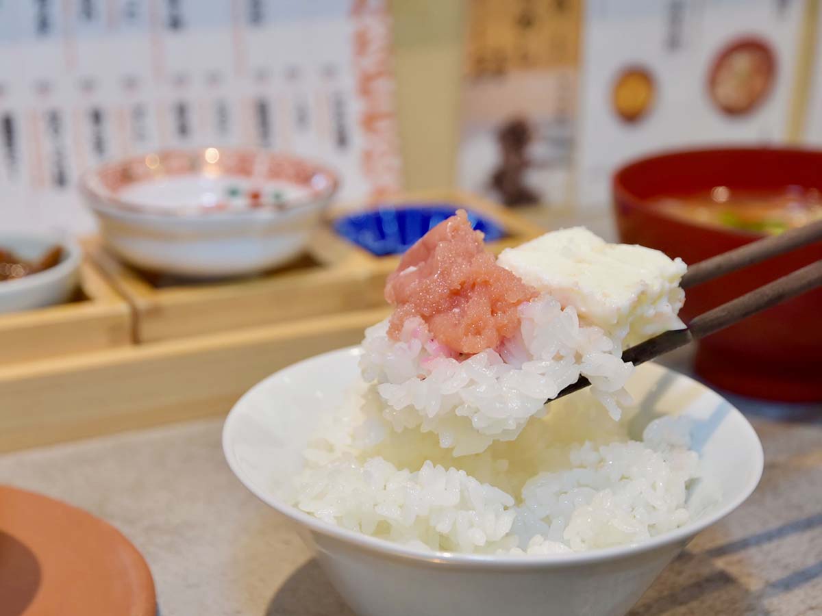白いバターとたらこを一緒に食べるなんて贅沢!
