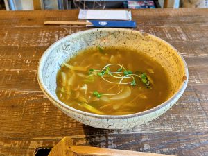 【大阪グルメ】ミシュラン6年連続選出！上沼恵美子さんが日本一と絶賛する『UDONZIN美糸』の「特製カレーおうどん」