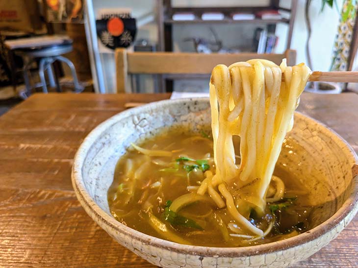 こだわりの小麦を使った自家製麺