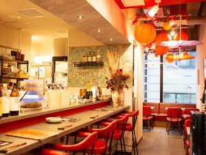 華やかな印象の店内