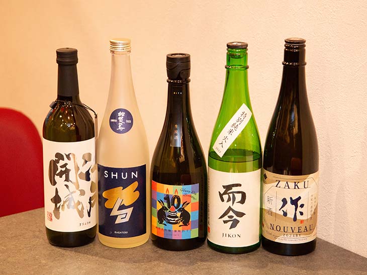而今(じこん)や作(ざく)など人気の日本酒が揃う
