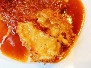 絶品「カニコロ」の断面 ［食楽web］