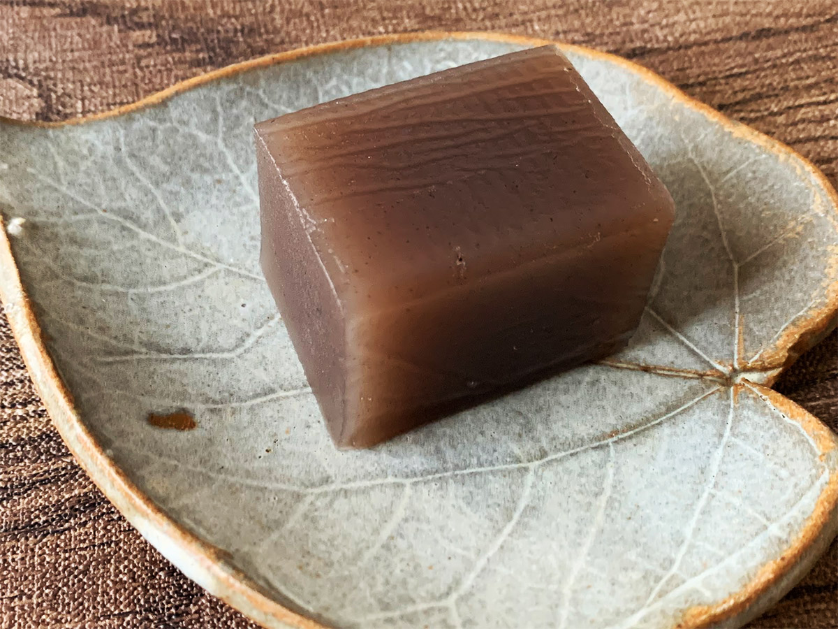 新鶴本店「塩羊羹 / 小分け」(380円)