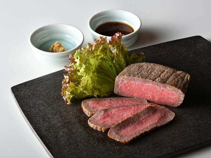 とろけるように柔らかい「松坂牛のローストビーフ」