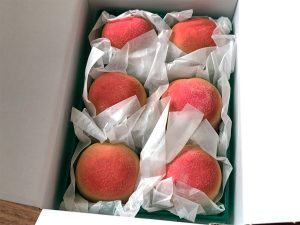 見た目もまるで桃。もらった人の喜ぶ顔が目に浮かぶ