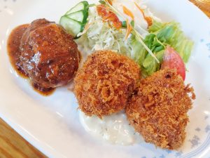 立石の地元民が愛する洋食屋！絶品カニコロッケ＆ハンバーグにご飯もお酒も進みまくり