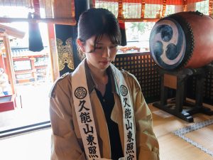 禁足地に入る前に、まずは拝殿にてお清め
