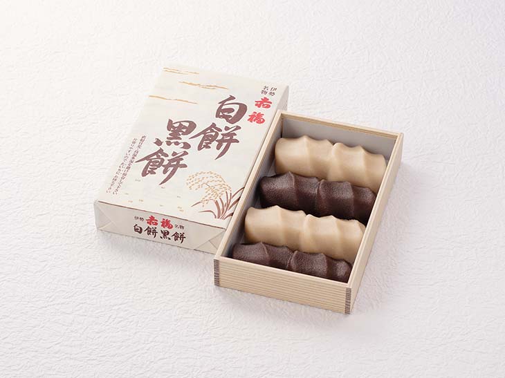 上品な「白餅黒餅」は、お正月のお茶うけに