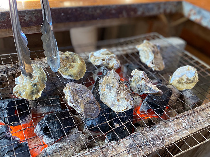 「牡蠣小屋」発祥の地として知られる佐賀県太良町で本場の旨さに酔いしれる!