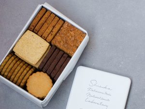 即完売必至！シンプルなのに贅沢な『シヅカ洋菓子店』のクッキー缶