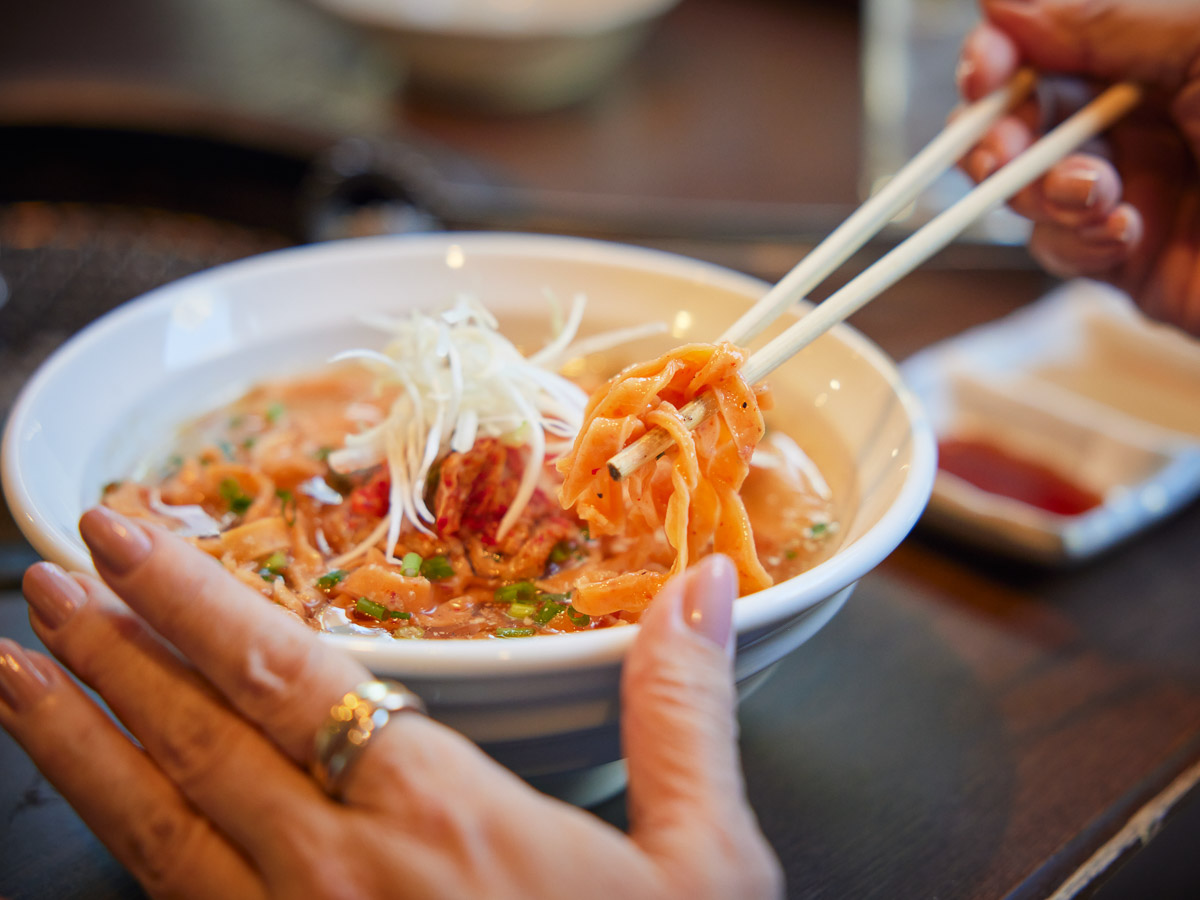 「牛だし冷麺」(990円)