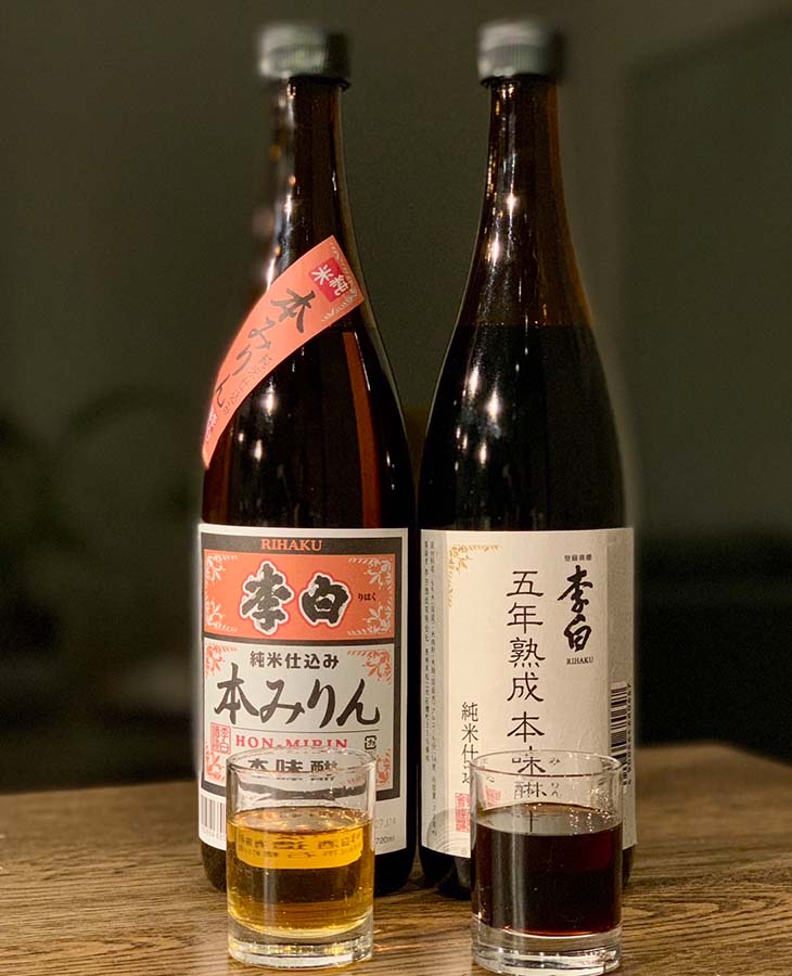 お店のオリジナルの徳利と杯も素敵 ［食楽web］