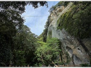 “日本最古の神社”「花窟神社」