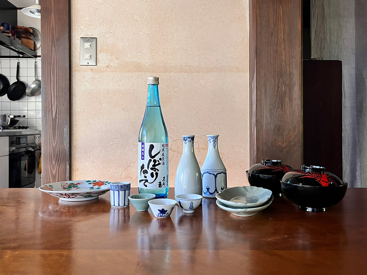飛騨高山の地酒と古物店で集めた酒器