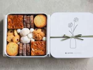 横浜限定「galbeのクッキー缶」3500円　※新横浜店では写真とは別の新たなパッケージになります