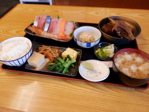 大岡山『漁師料理 九絵』の「なめろう付九絵定食」