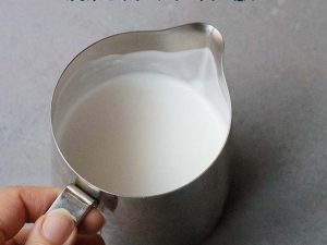 カップに入ったフォームミルク
