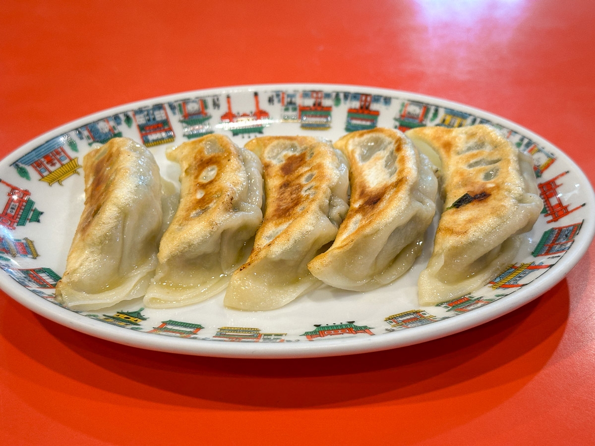 『中華街』の「餃子」(430円)は、何もつけなくても美味