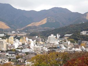 いたるところから湯煙が立ち上る鉄輪温泉