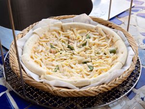 意外なメニュー「海鮮ピザ」1500円