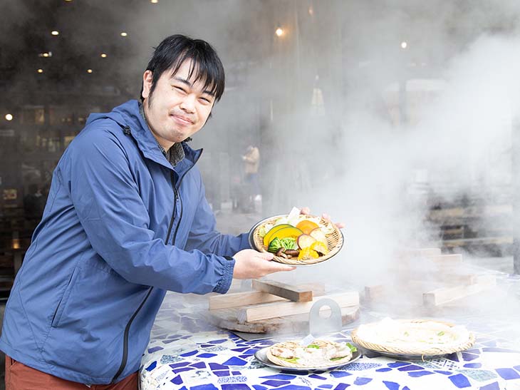 スタッフの安倍さんとかまど
