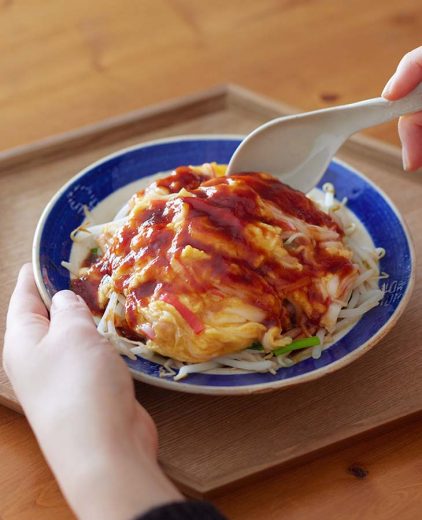 レンゲですくった玉子